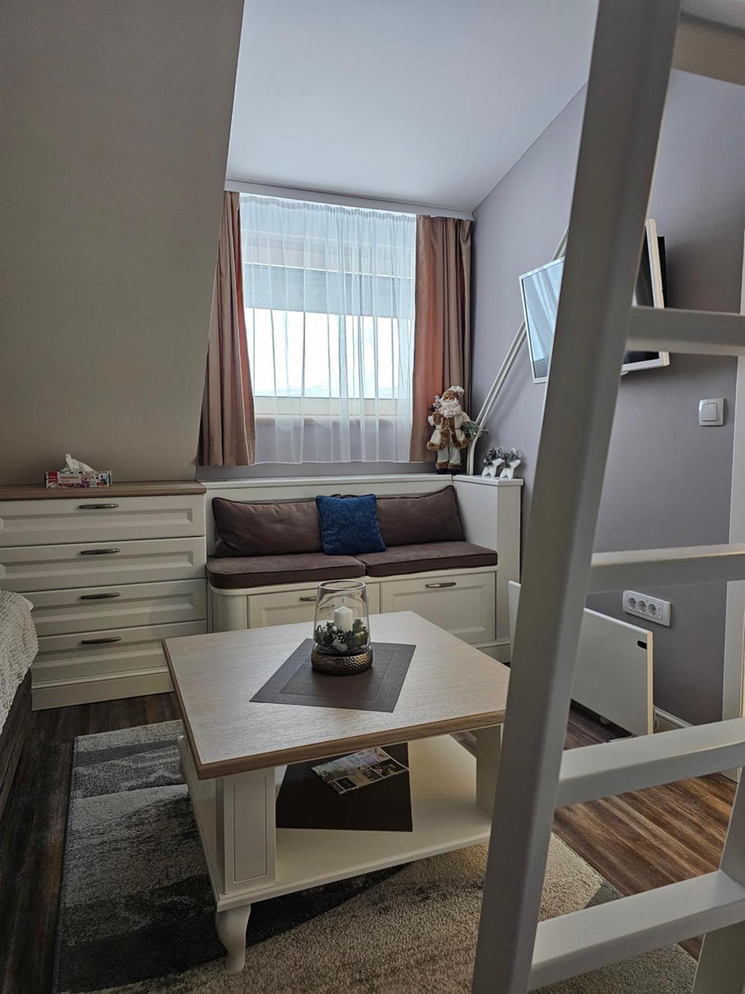 Maglic 412 Lux *